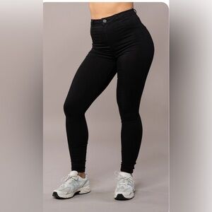 Small Black High-Waisted Countor FITJEANS